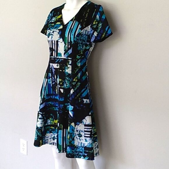 Beautiful Bold Blue/Black Fit & Flare Dress. - Picture 5 of 11